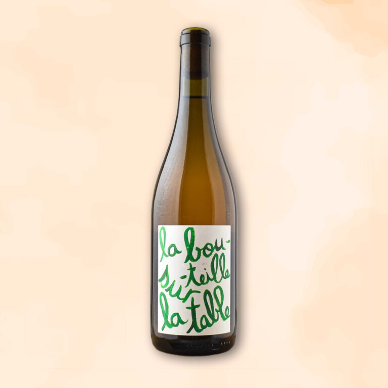 la-bouteille-sur-la-table-vin-naturel-jeux-de-vins-des-racines-au-verre